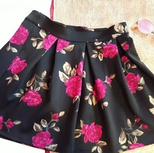 》Bethany Mota Black Skirt《